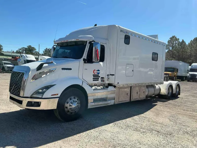 2020 VOLVO VNL64T630