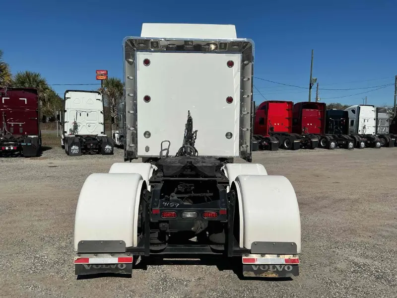 2020 VOLVO VNL64T630