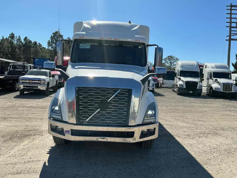 2020 VOLVO VNL64T630