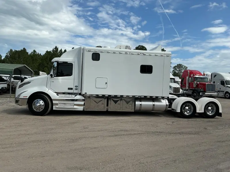2020 VOLVO VNL64T630
