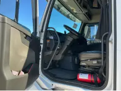 2020 VOLVO VNL64T630