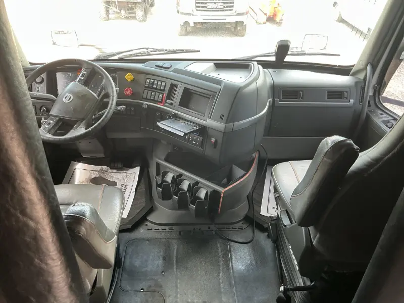 2020 VOLVO VNL64T630