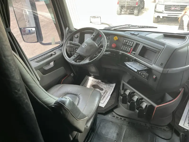 2020 VOLVO VNL64T630