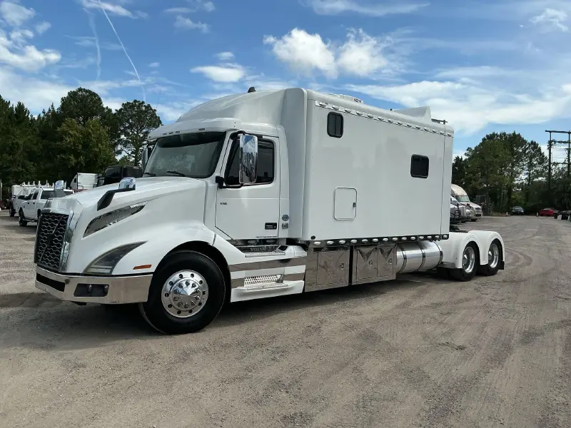 2020 VOLVO VNL64T630