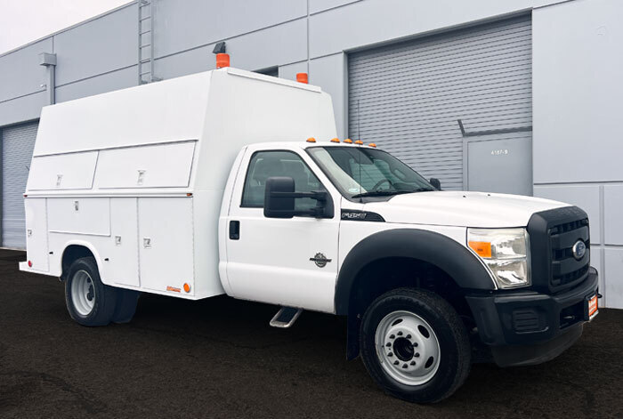 2012 FORD F450 XL in Carpinteria, CA