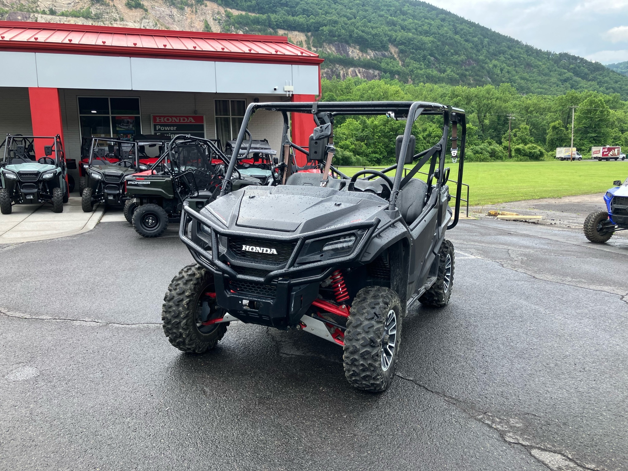 2017 Honda Pioneer 1000-5 LE 1000-5 LIMITED EDITION in cumberland MD