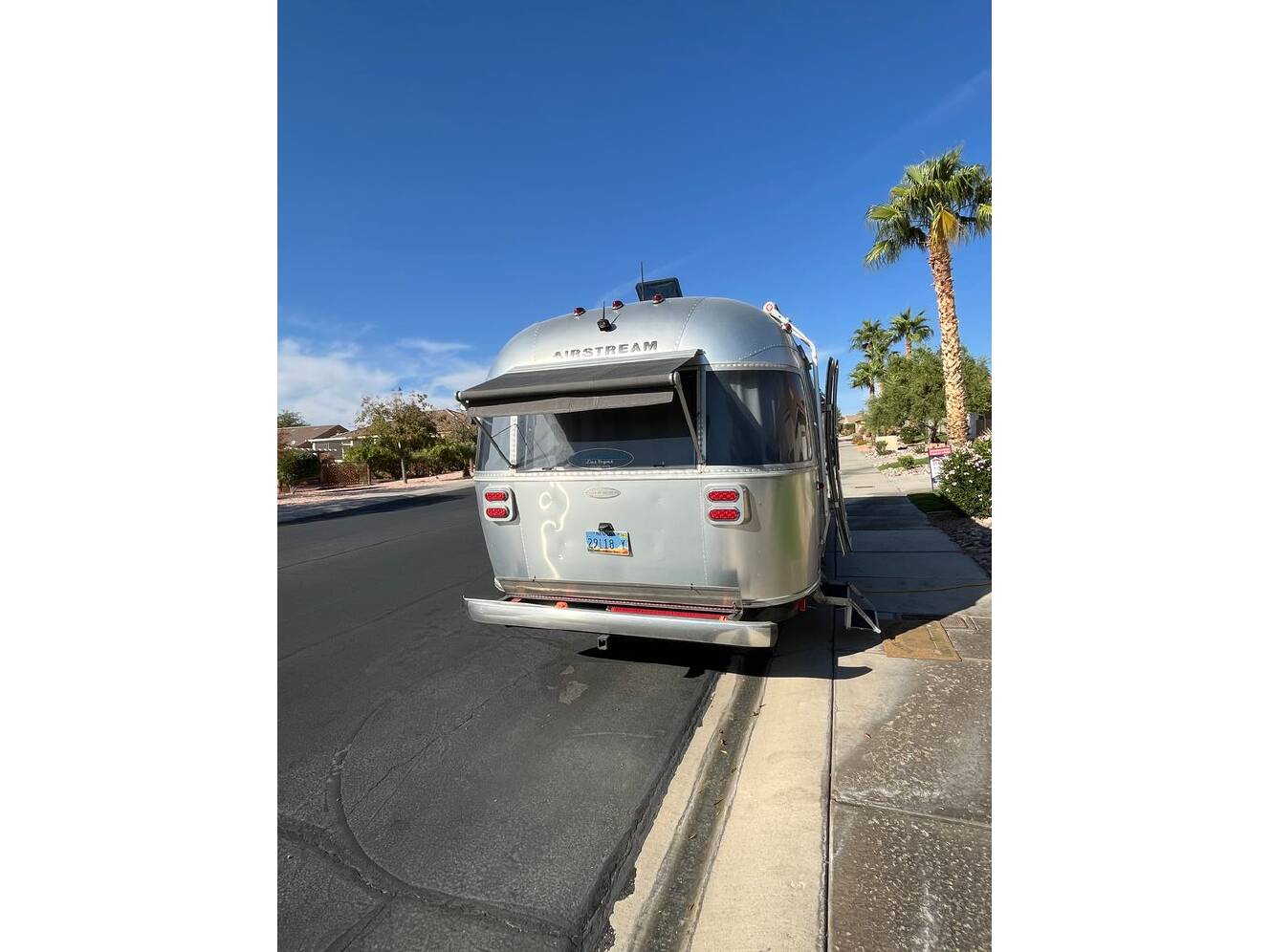 A photo of this 2019 Airstream Flying Cloud 27FB Queen