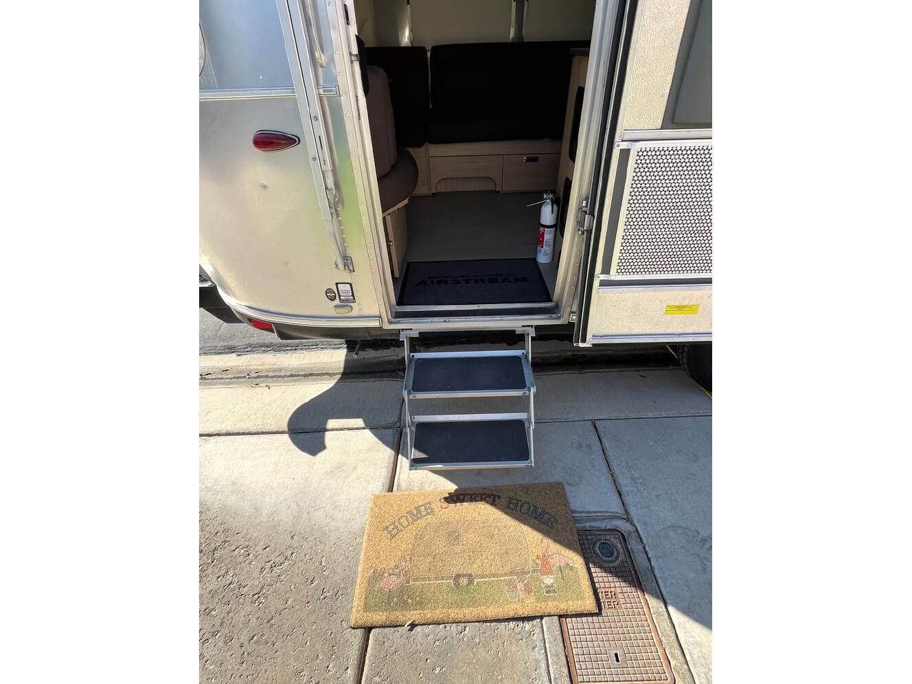 A photo of this 2019 Airstream Flying Cloud 27FB Queen