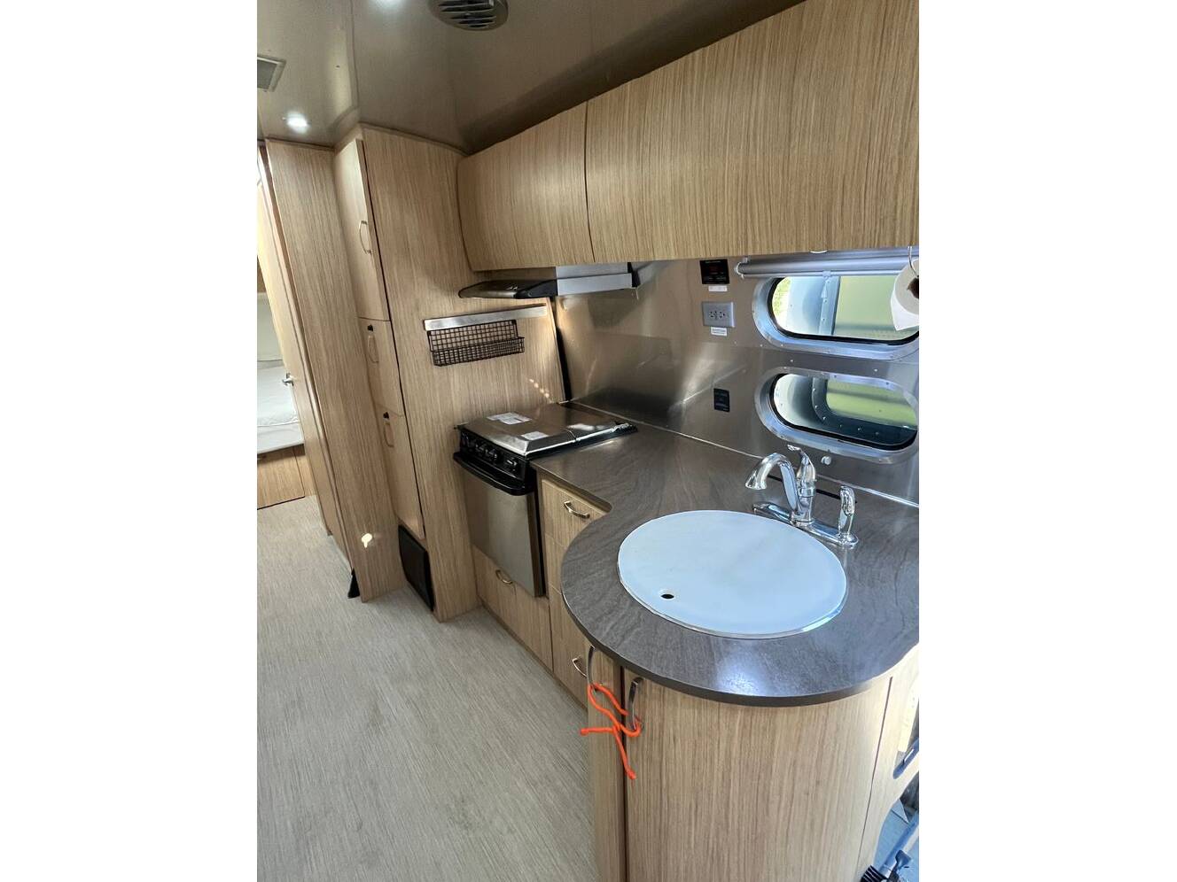 A photo of this 2019 Airstream Flying Cloud 27FB Queen