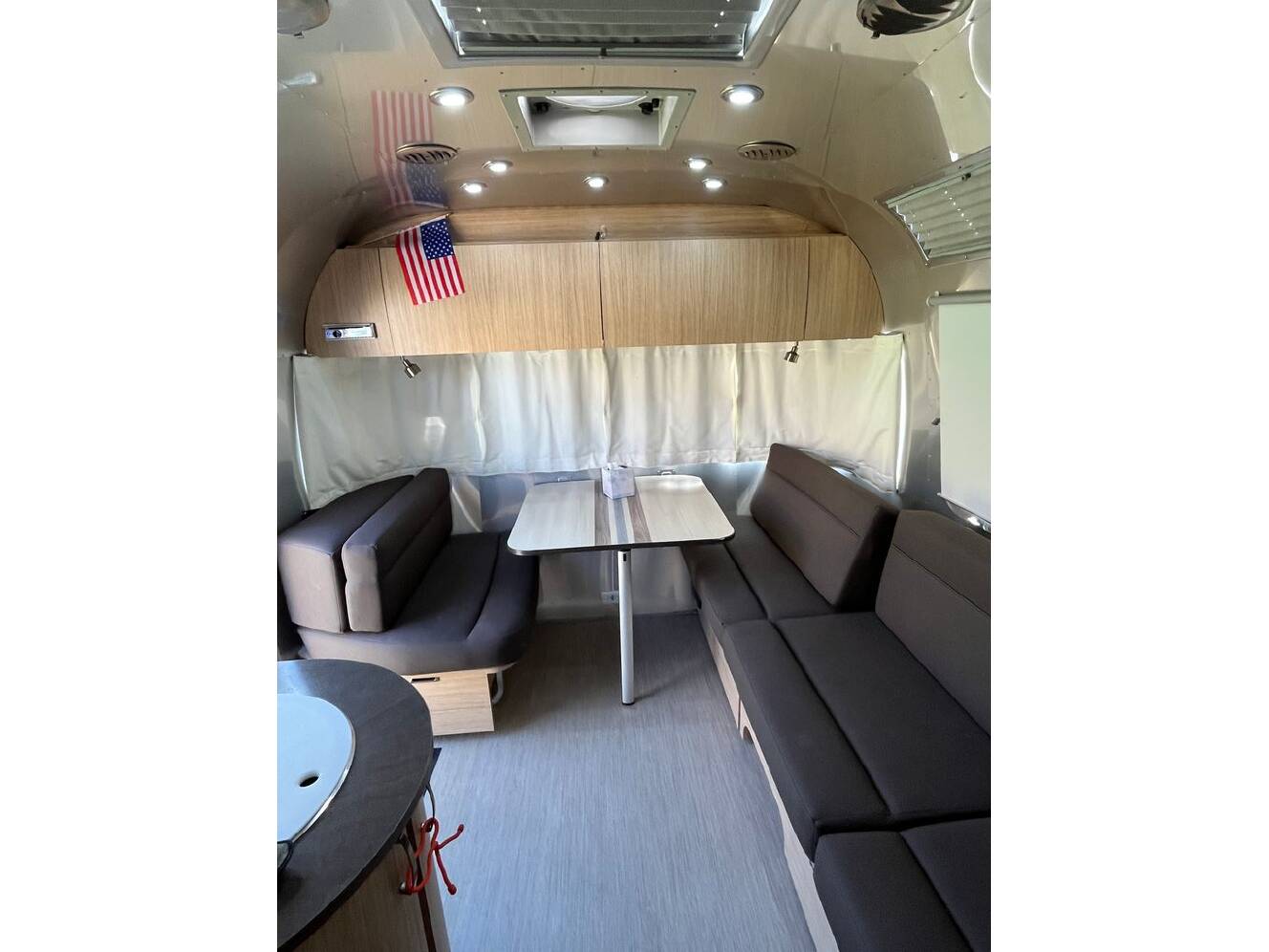 A photo of this 2019 Airstream Flying Cloud 27FB Queen