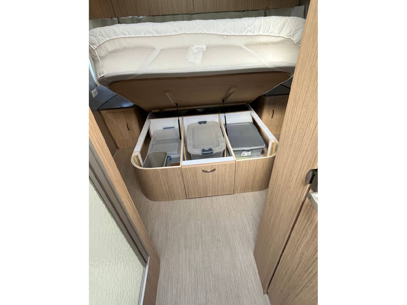 A photo of this 2019 Airstream Flying Cloud 27FB Queen