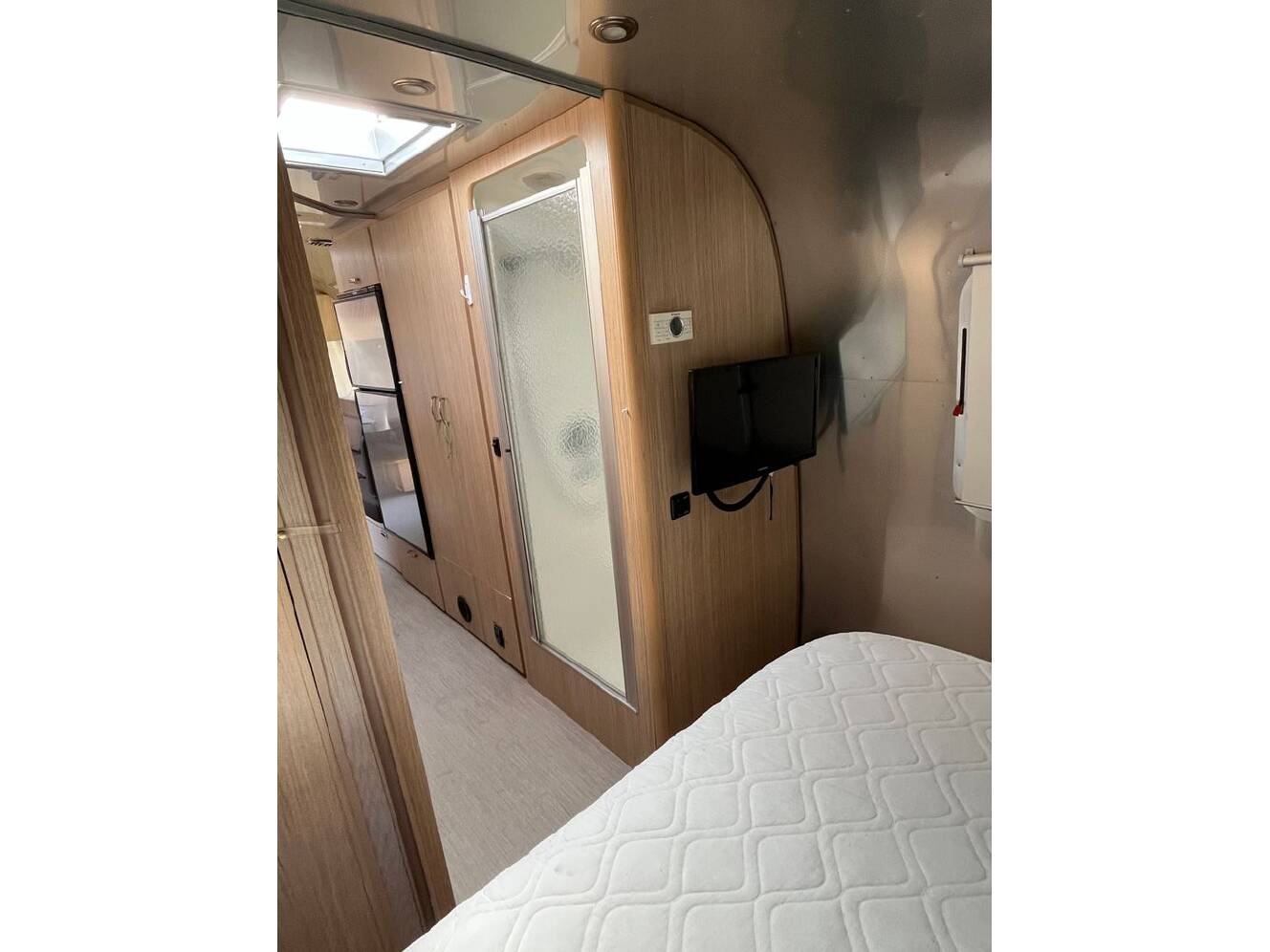 A photo of this 2019 Airstream Flying Cloud 27FB Queen