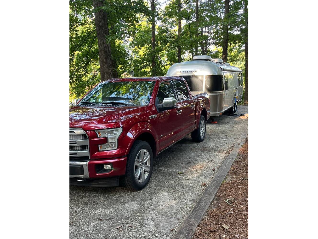 A photo of this 2019 Airstream Flying Cloud 27FB Queen