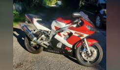 1999 Yamaha YZF R6 Sportbike motorcycle