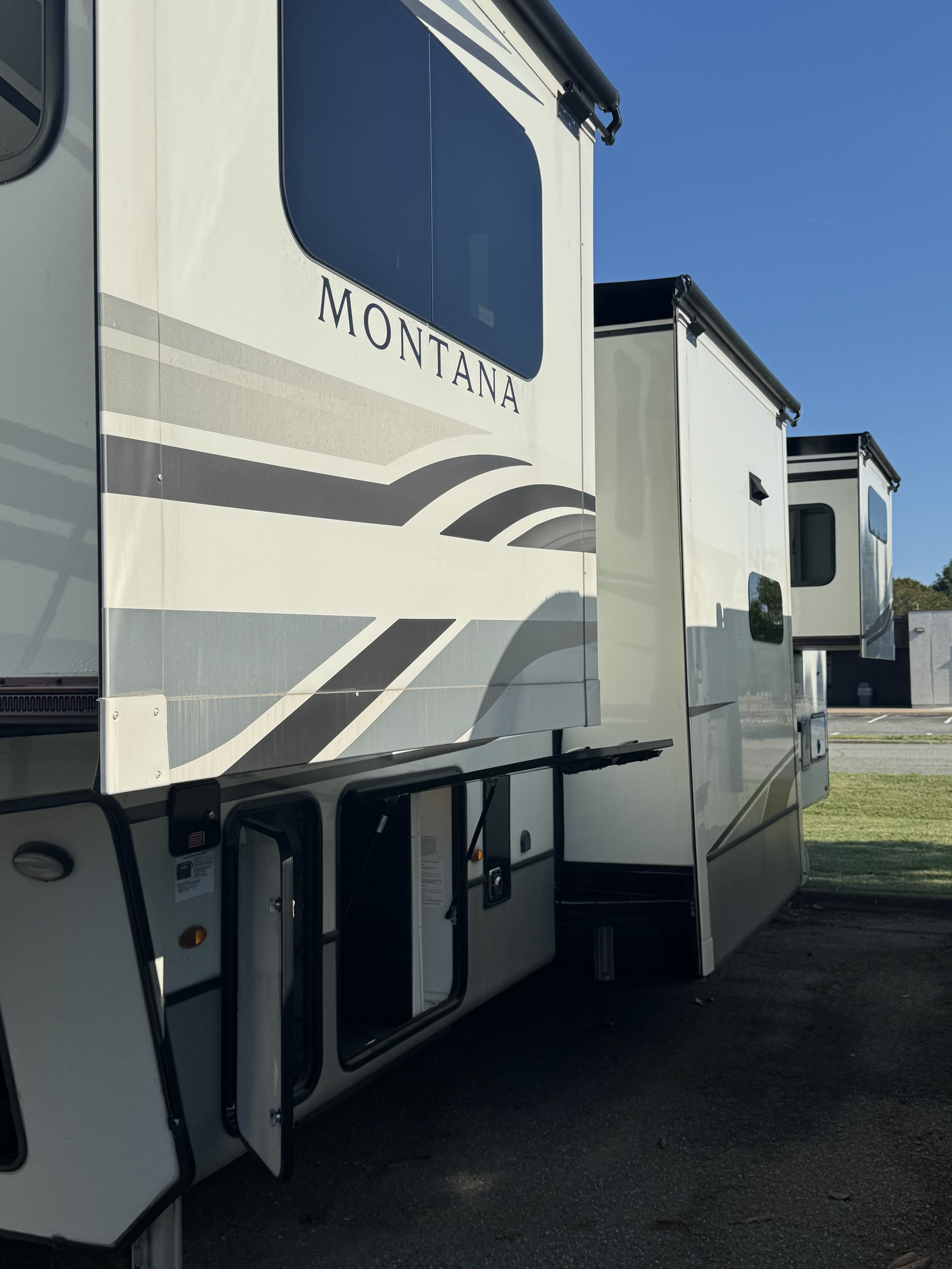 2022 Keystone MONTANA 3761FL in virginia beach VA