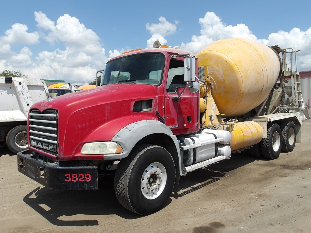 2014 MACK GU713 in Houston, TX