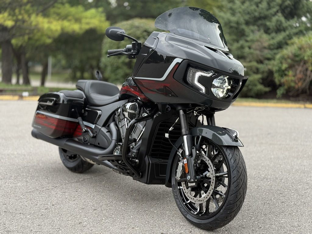 2026 Indian Challenger Dark Horse Signature Series Abyss Metallic / DARK HORSE in Olathe, KS