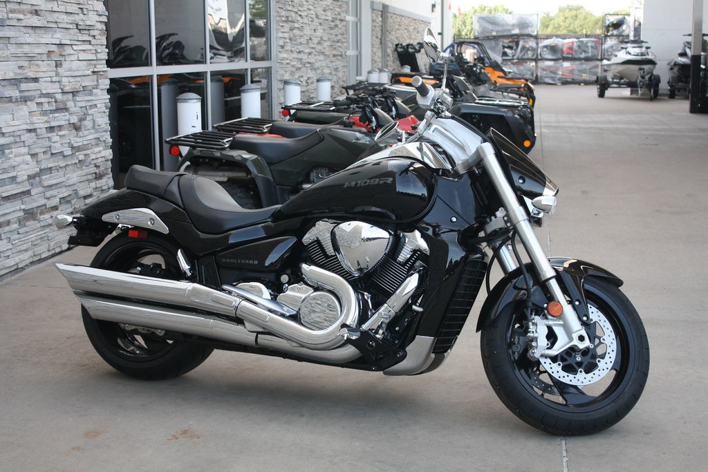 2025 Suzuki Boulevard M109R M109R in Hudson Oaks, TX
