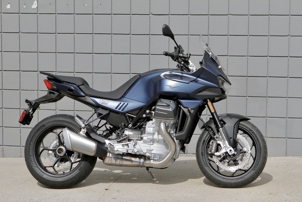 2027 Moto Guzzi V100 Mandello MANDELLO in Glendale, CA