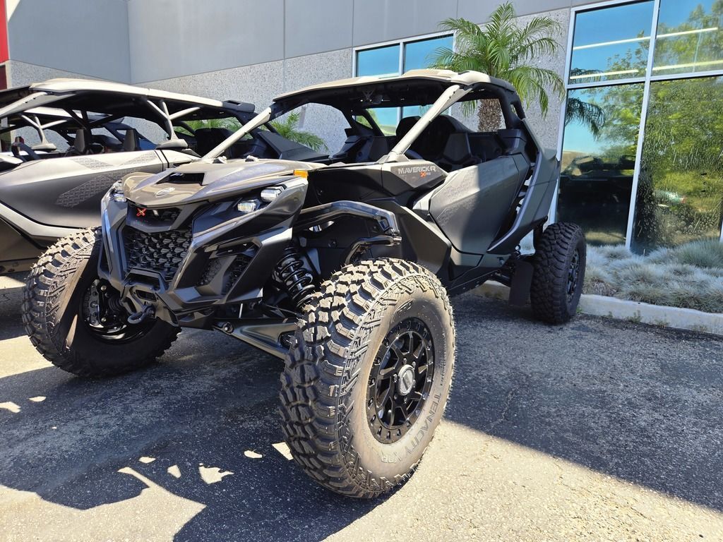 2026 Can-Am Maverick R X RS Triple Black in moorpark CA
