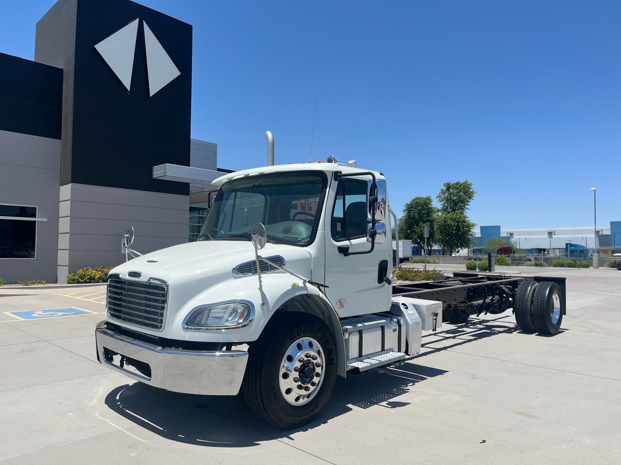 2019 FREIGHTLINER BUSINESS CLASS M2 106 in Phoenix, AZ