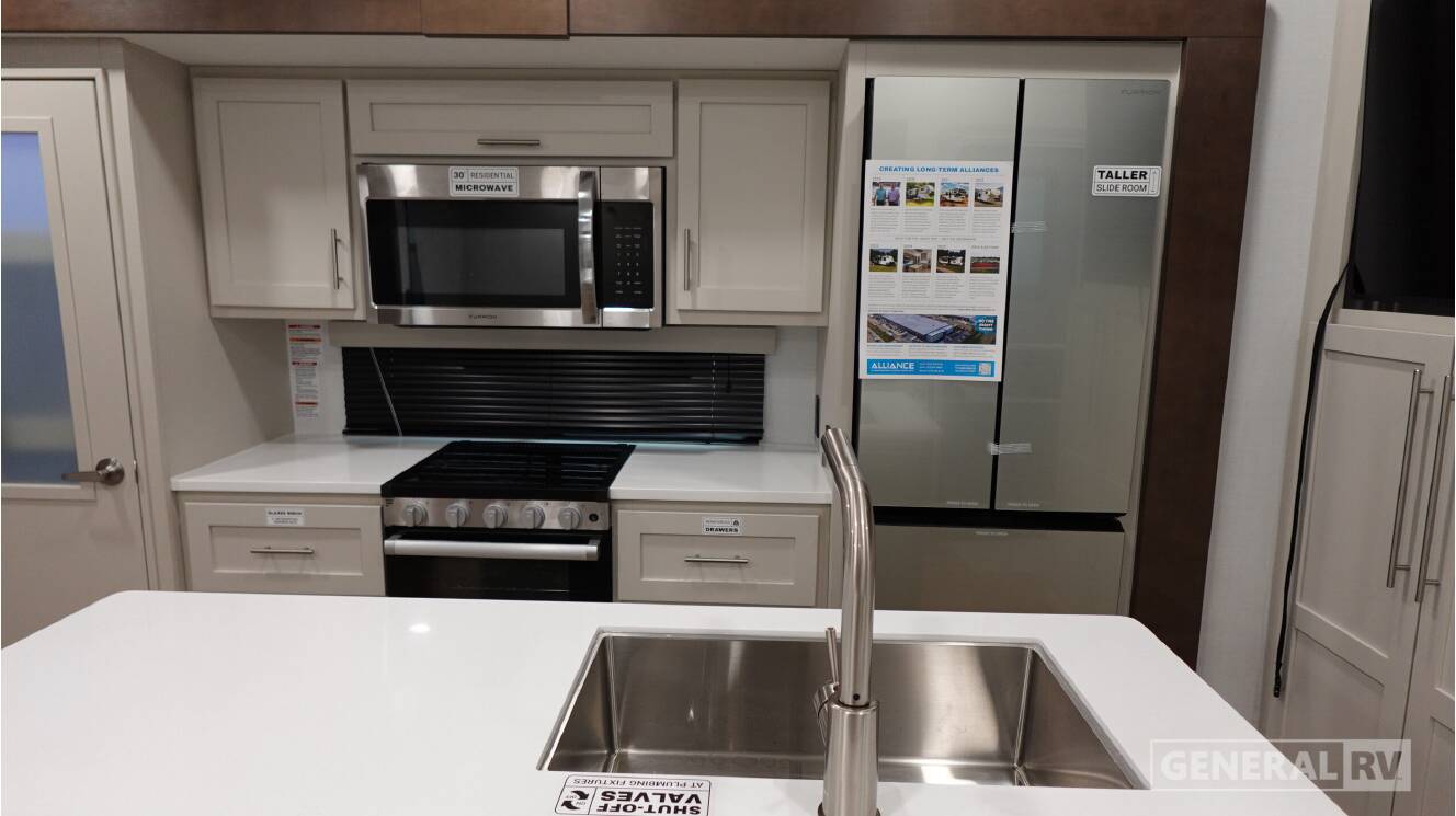 A photo of this 2027 Alliance Rv AVENUE 25RL