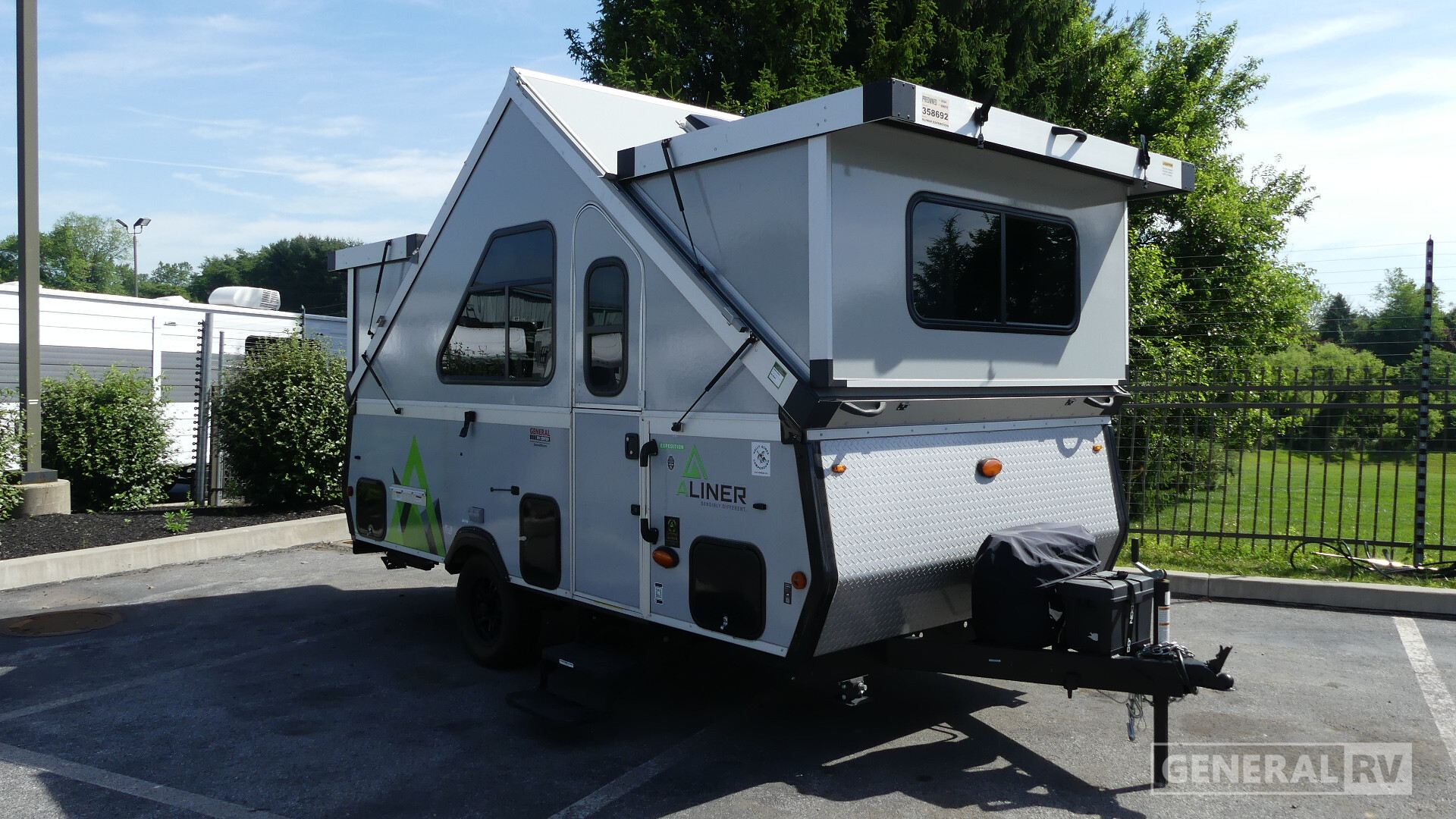 2024 Aliner EXPEDITION Rear Sofa in west chester PA