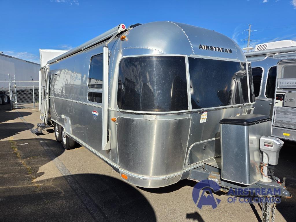 2016 Airstream International Signature 27FB Queen in denver CO