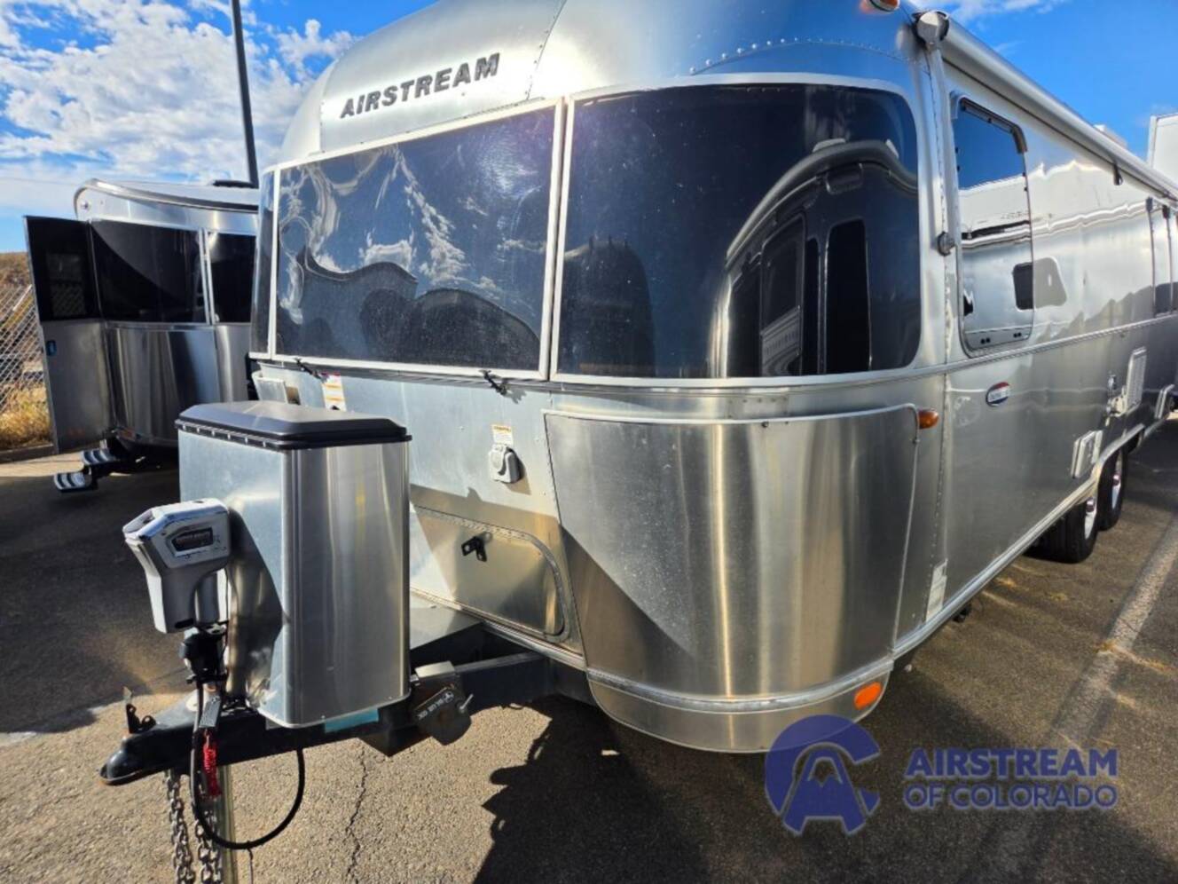 A photo of this 2016 Airstream International Signature 27FB Queen