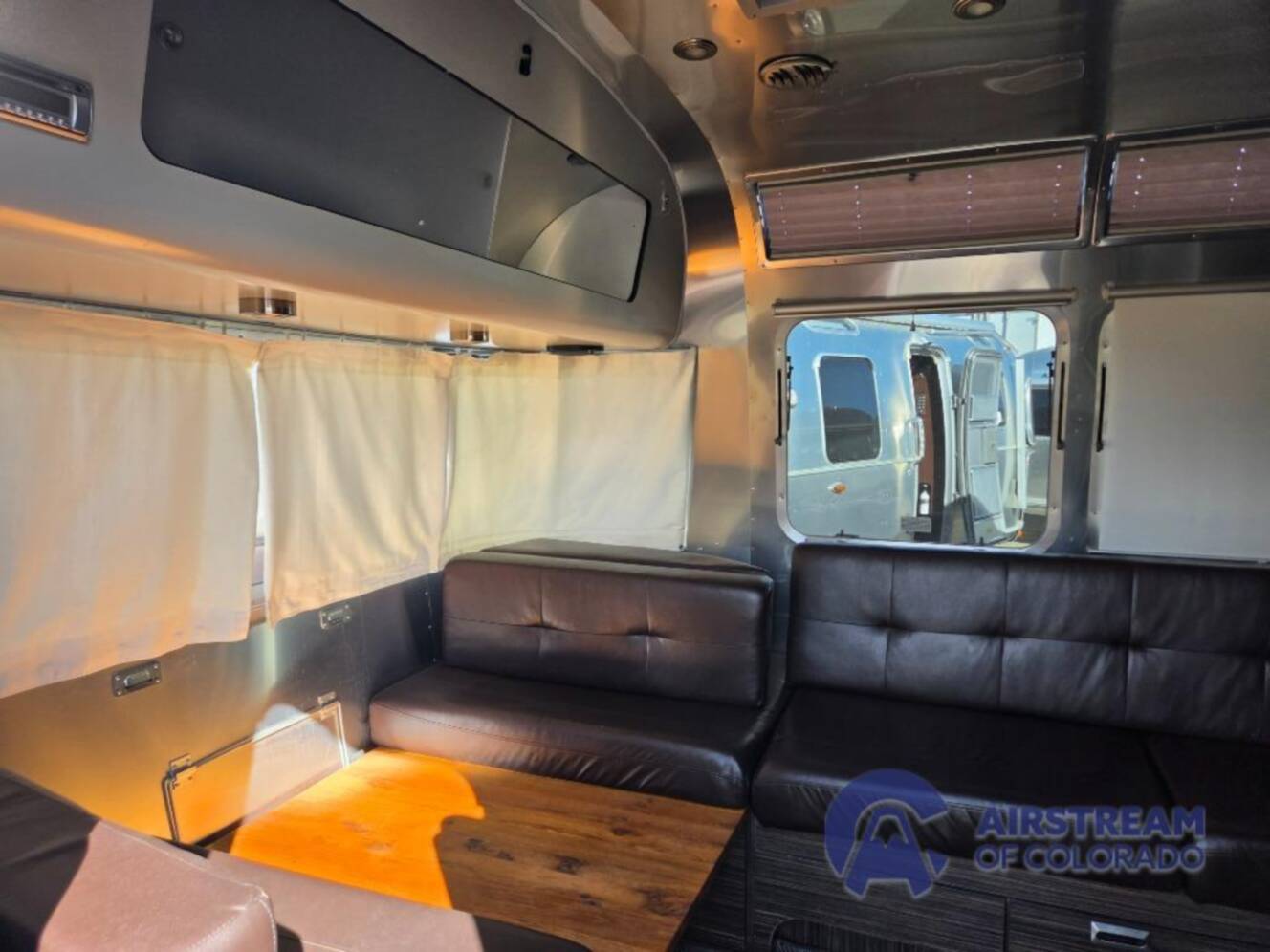 A photo of this 2016 Airstream International Signature 27FB Queen