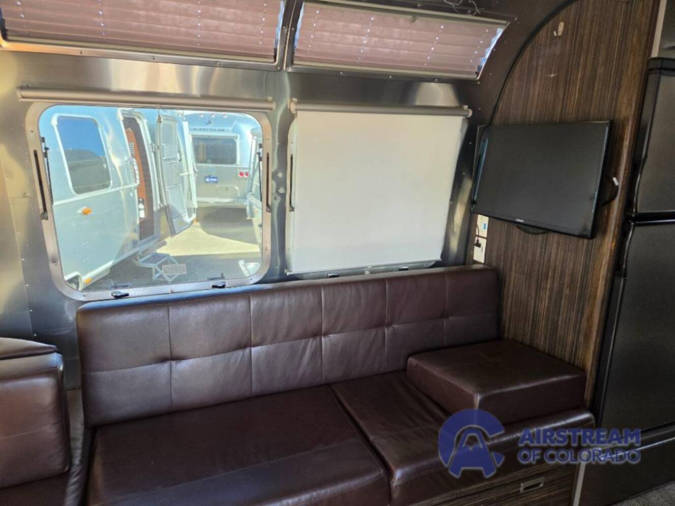 A photo of this 2016 Airstream International Signature 27FB Queen