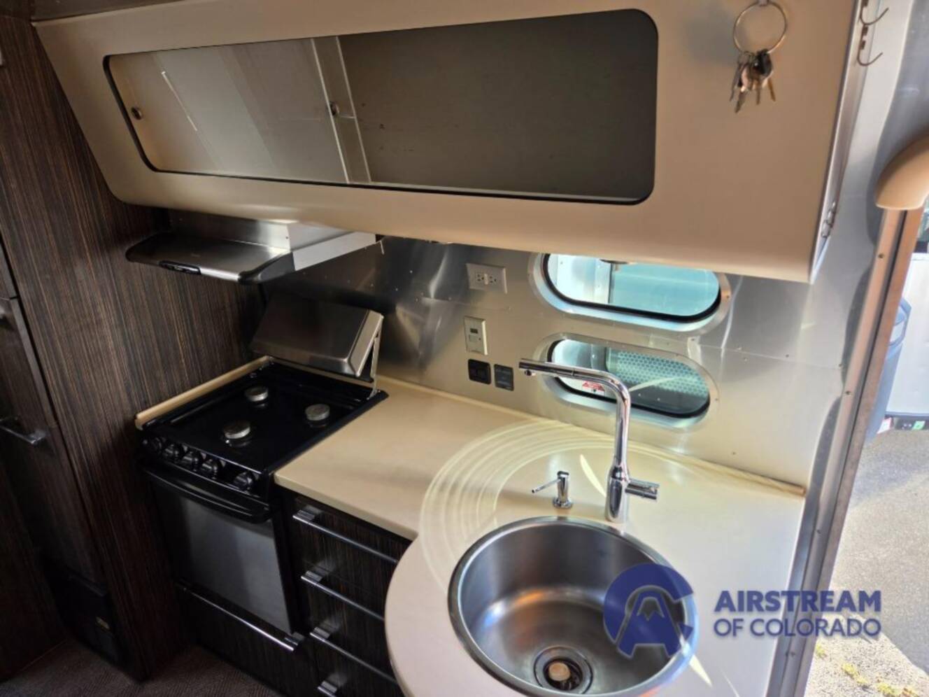 A photo of this 2016 Airstream International Signature 27FB Queen