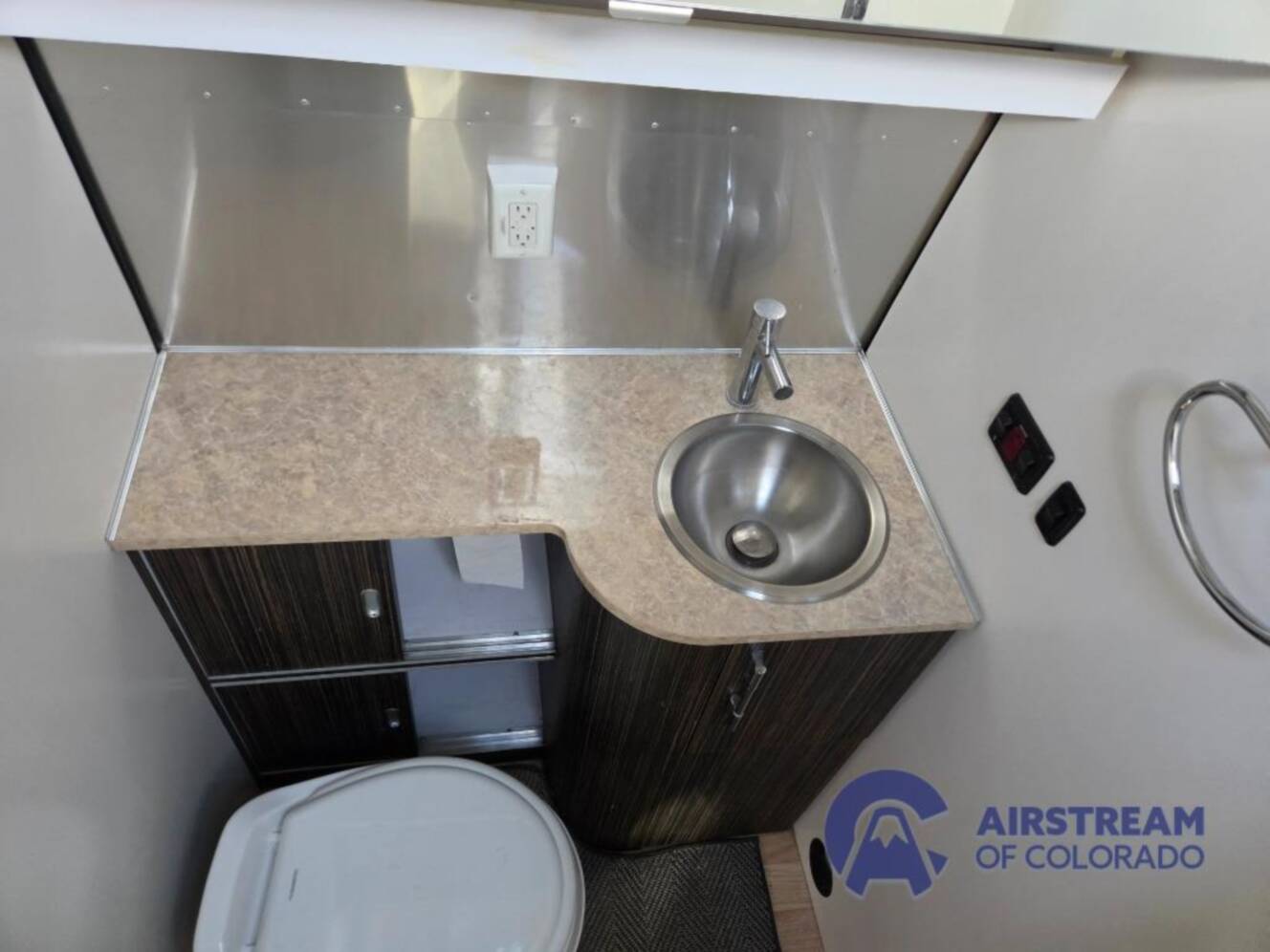 A photo of this 2016 Airstream International Signature 27FB Queen