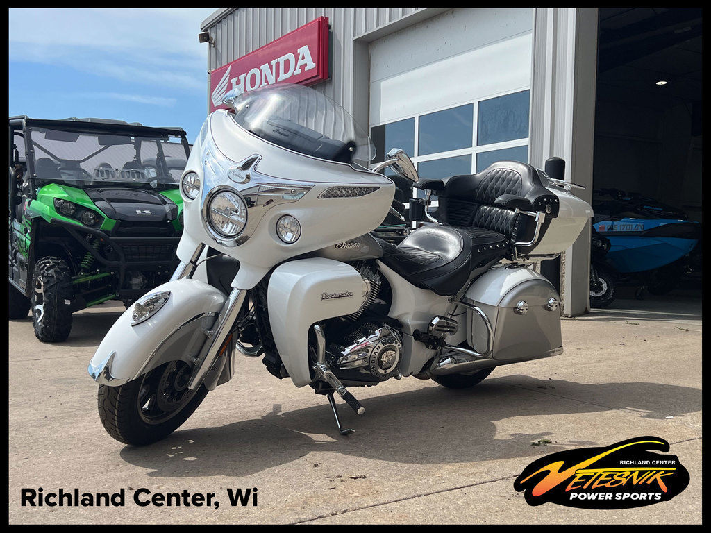 2018 Indian Motorcycle® Roadmaster® ABS Thunder Black in Richland Center, WI