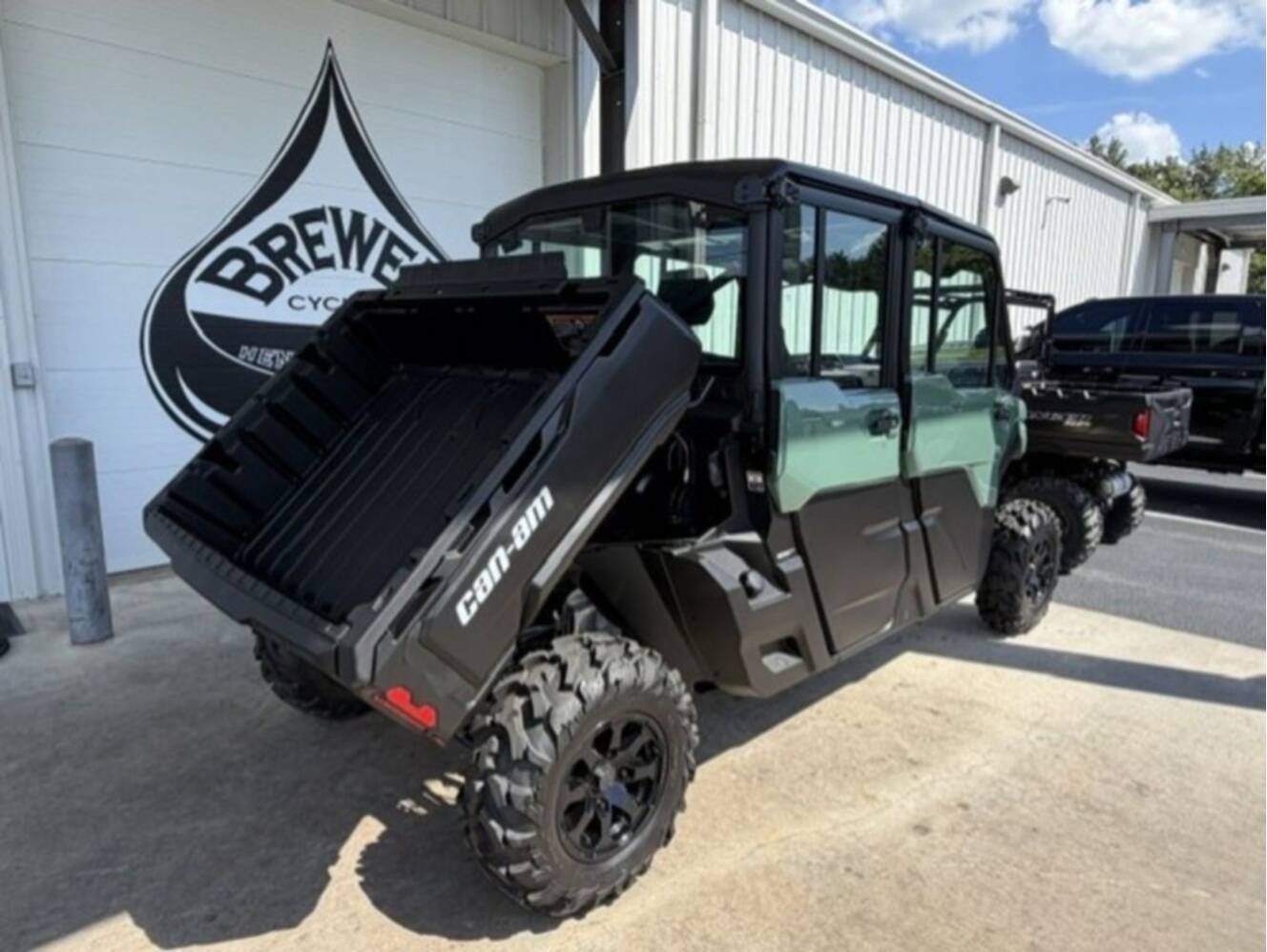A photo of this 2026 Can-Am Defender MAX DPS CAB HD10