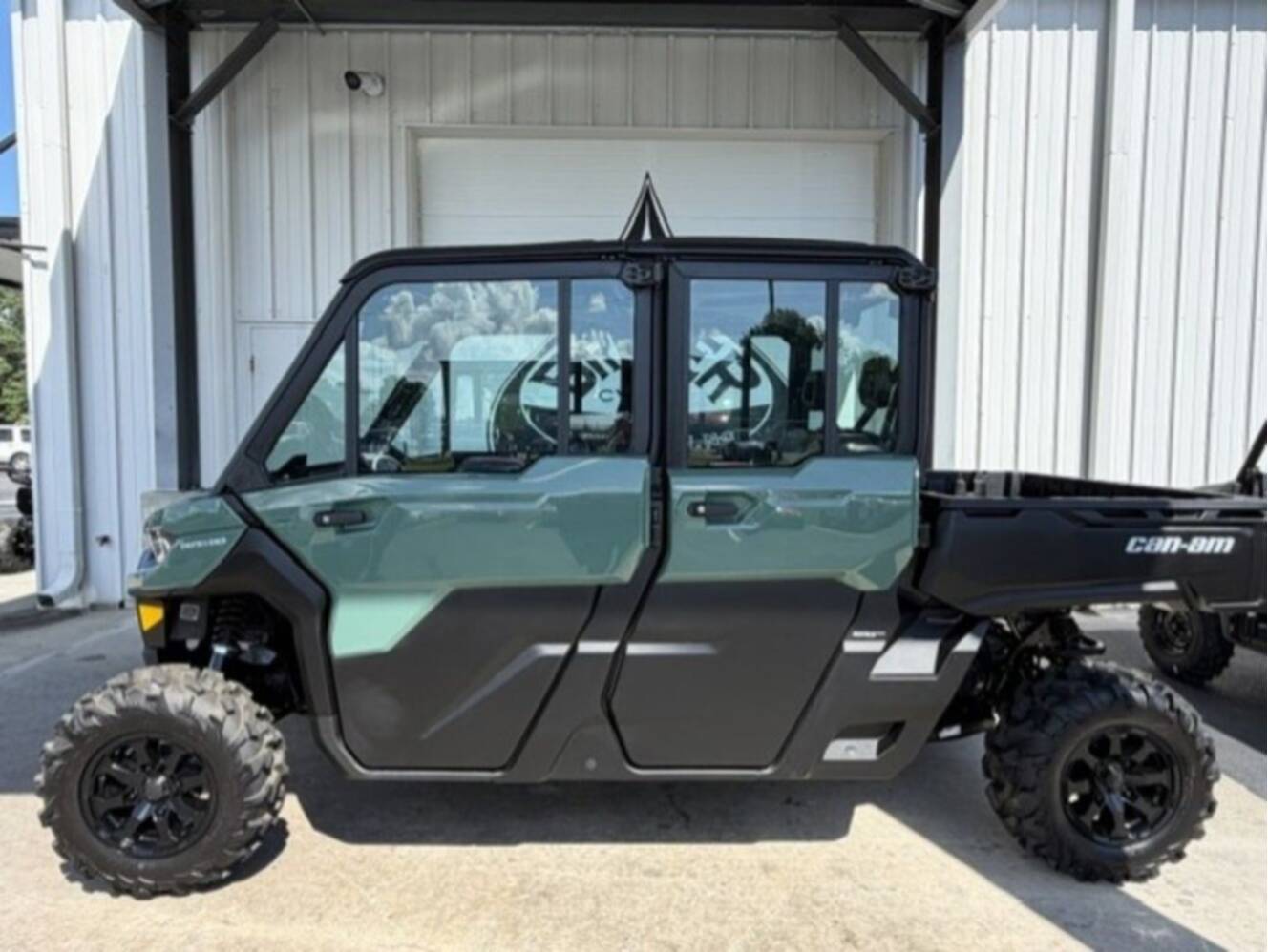 A photo of this 2026 Can-Am Defender MAX DPS CAB HD10