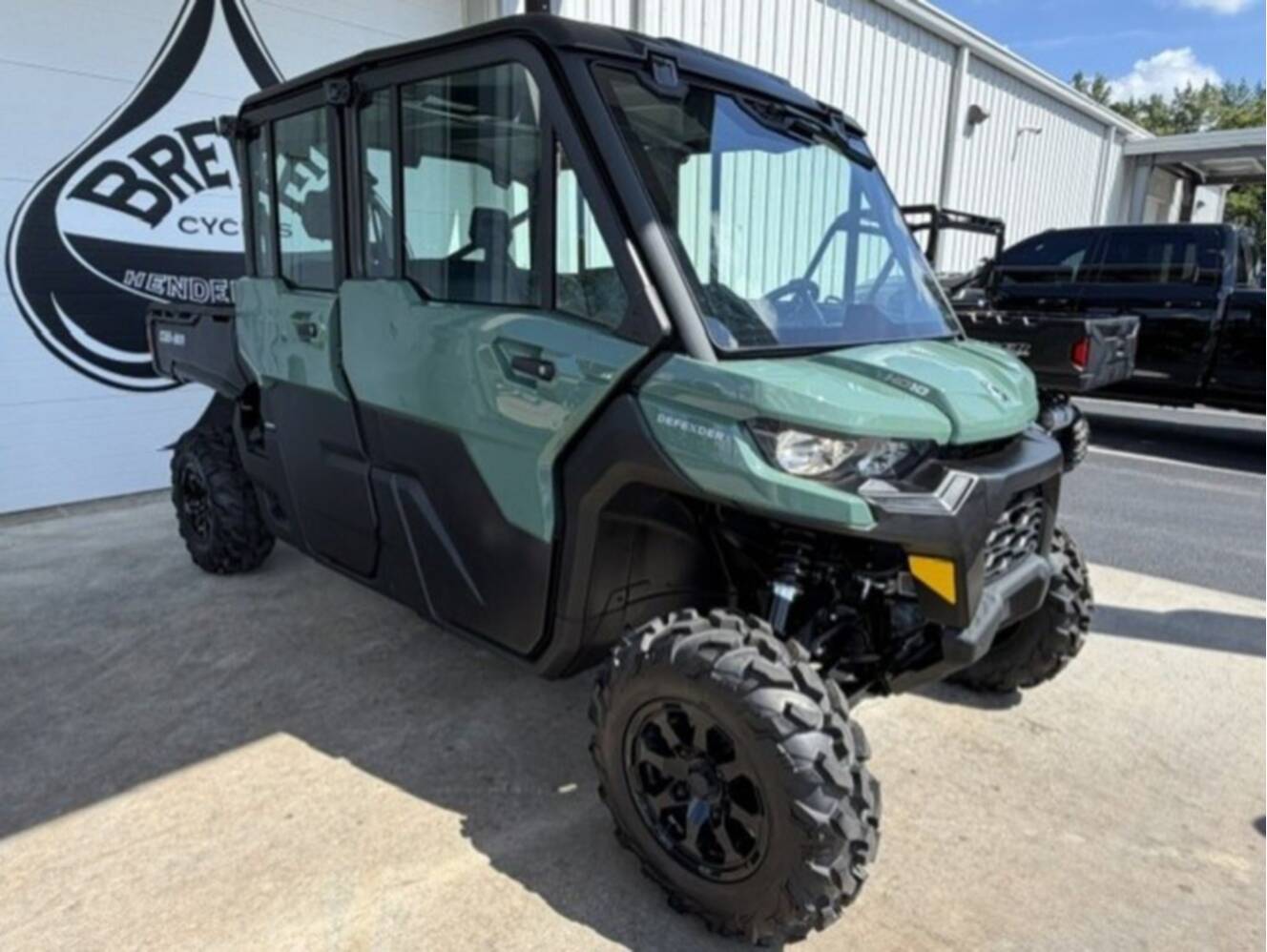 A photo of this 2026 Can-Am Defender MAX DPS CAB HD10
