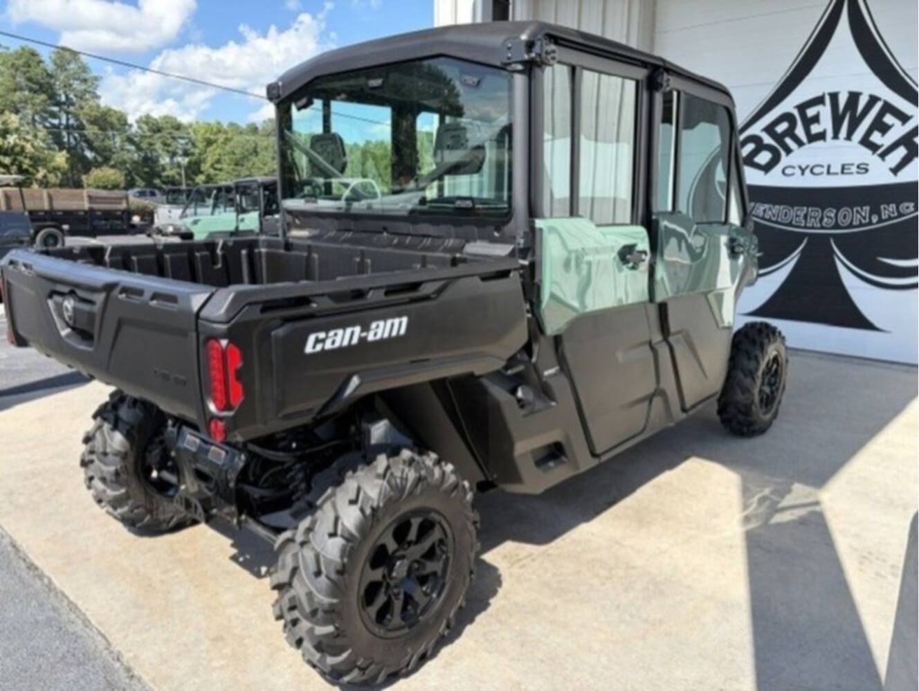 A photo of this 2026 Can-Am Defender MAX DPS CAB HD10