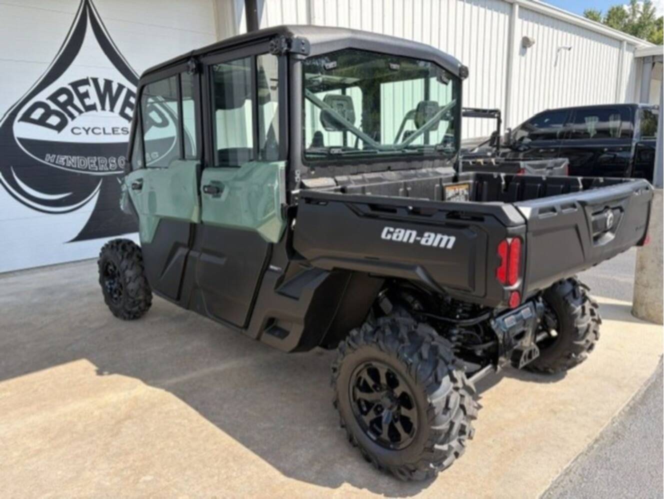A photo of this 2026 Can-Am Defender MAX DPS CAB HD10