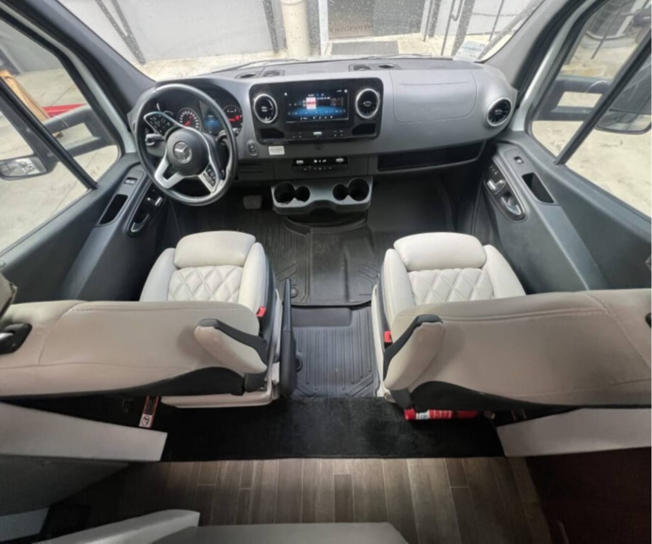 A photo of this 2021 Regency ULTRA BROUGHAM M-25MB