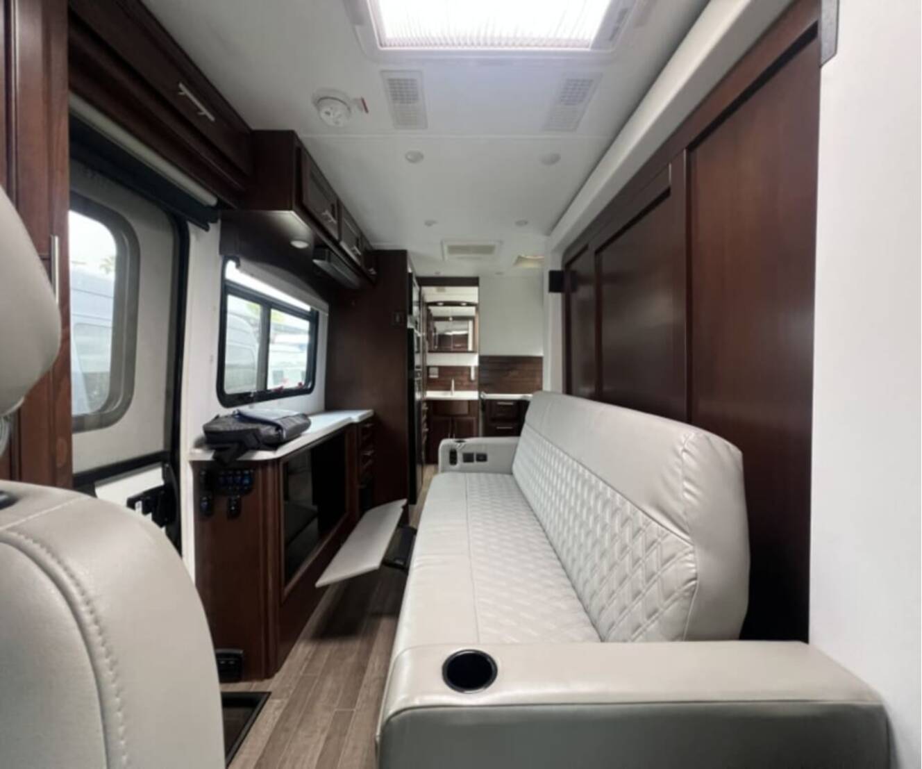 A photo of this 2021 Regency ULTRA BROUGHAM M-25MB