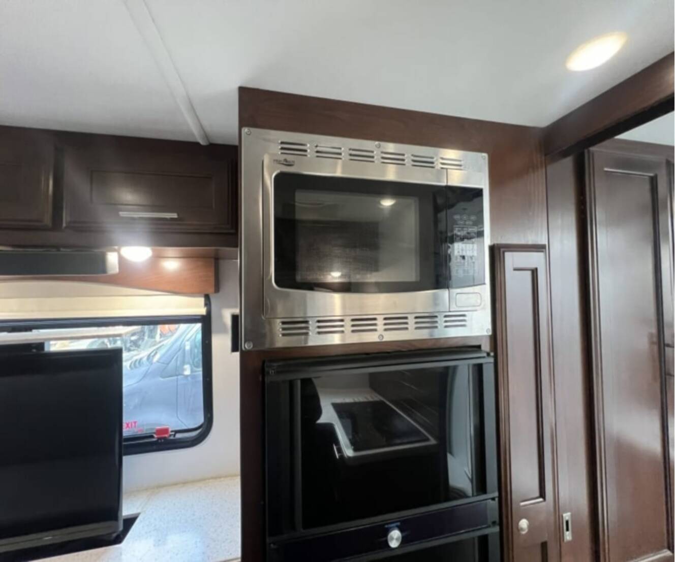 A photo of this 2021 Regency ULTRA BROUGHAM M-25MB