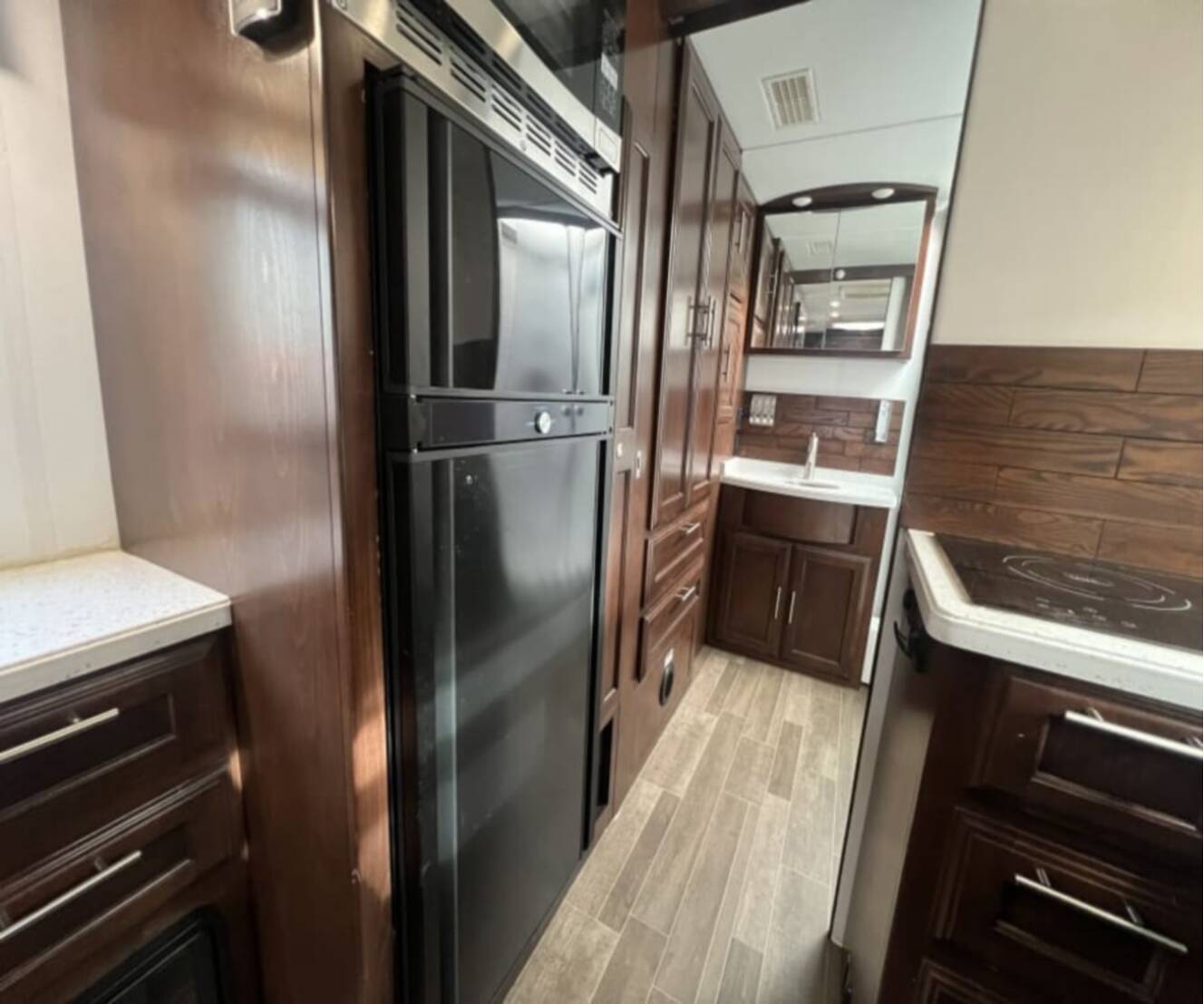A photo of this 2021 Regency ULTRA BROUGHAM M-25MB