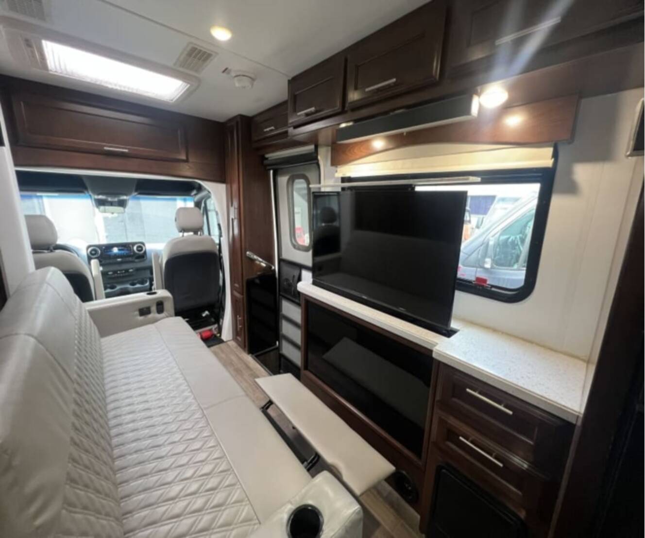 A photo of this 2021 Regency ULTRA BROUGHAM M-25MB