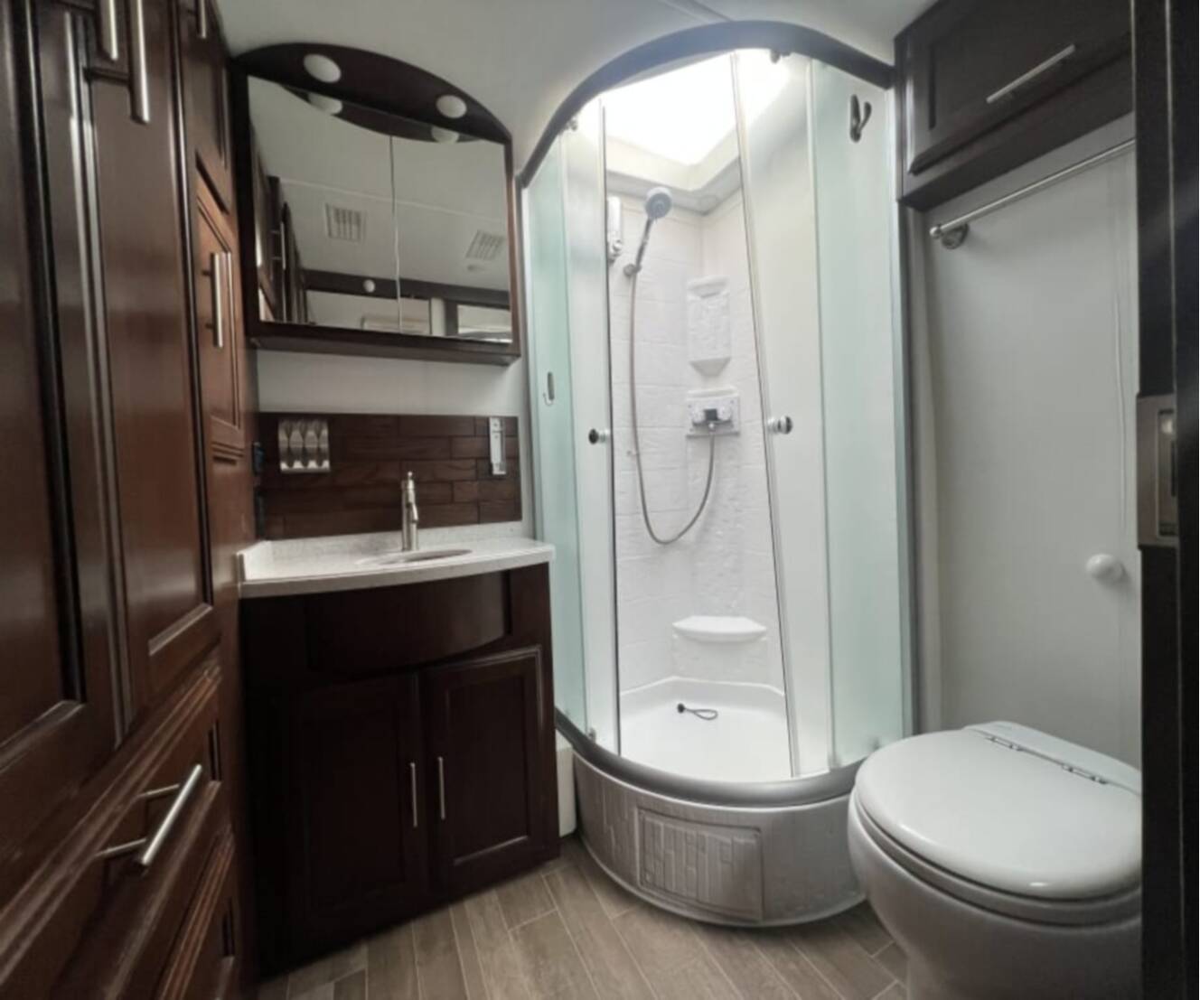 A photo of this 2021 Regency ULTRA BROUGHAM M-25MB