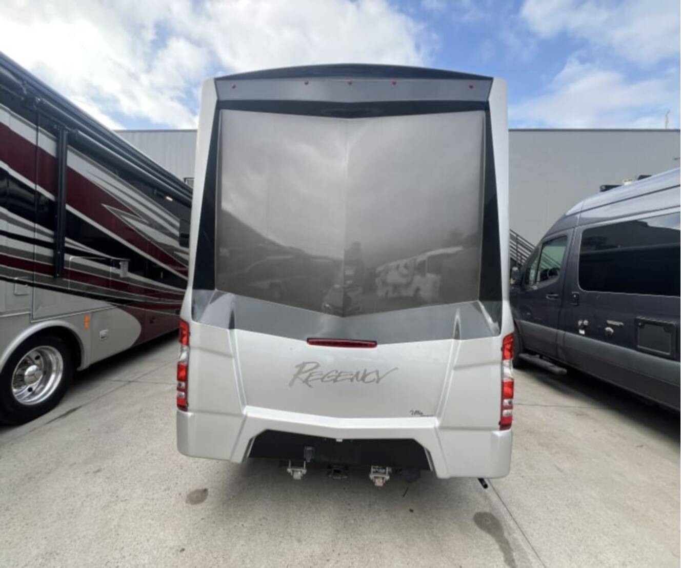 A photo of this 2021 Regency ULTRA BROUGHAM M-25MB