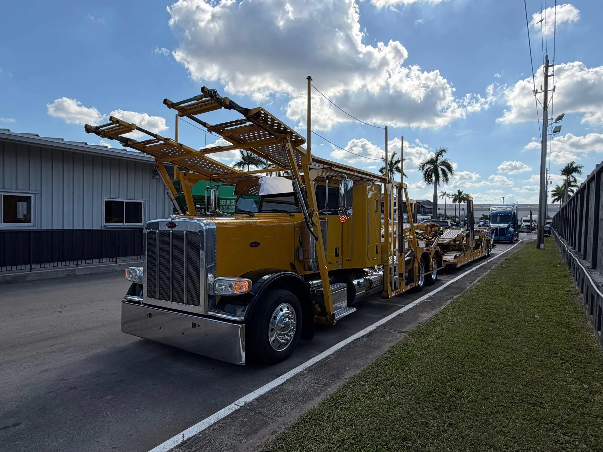 2019 PETERBILT 389 in Miami, FL