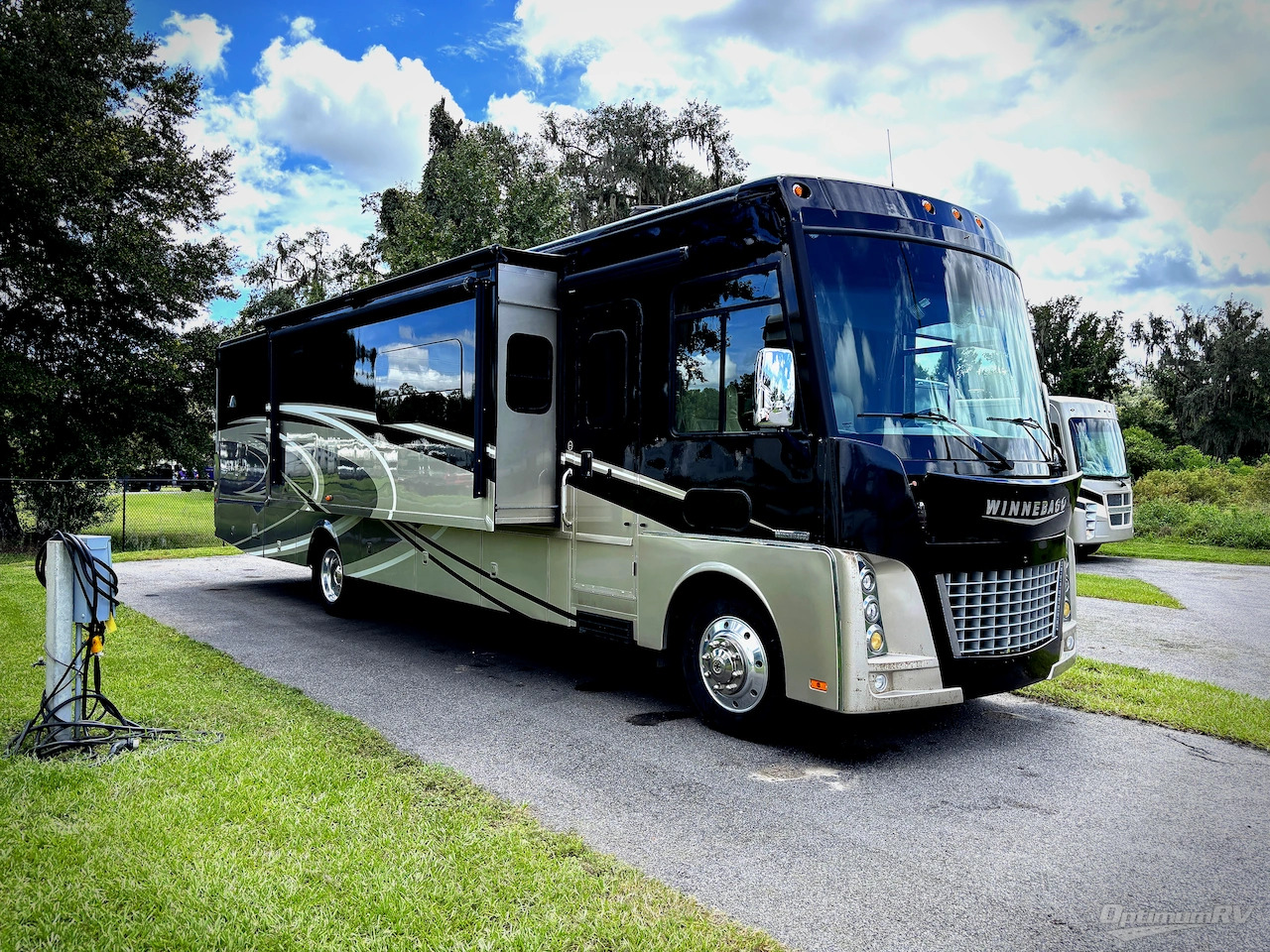 2016 Winnebago Adventurer 38Q Skoolie RV