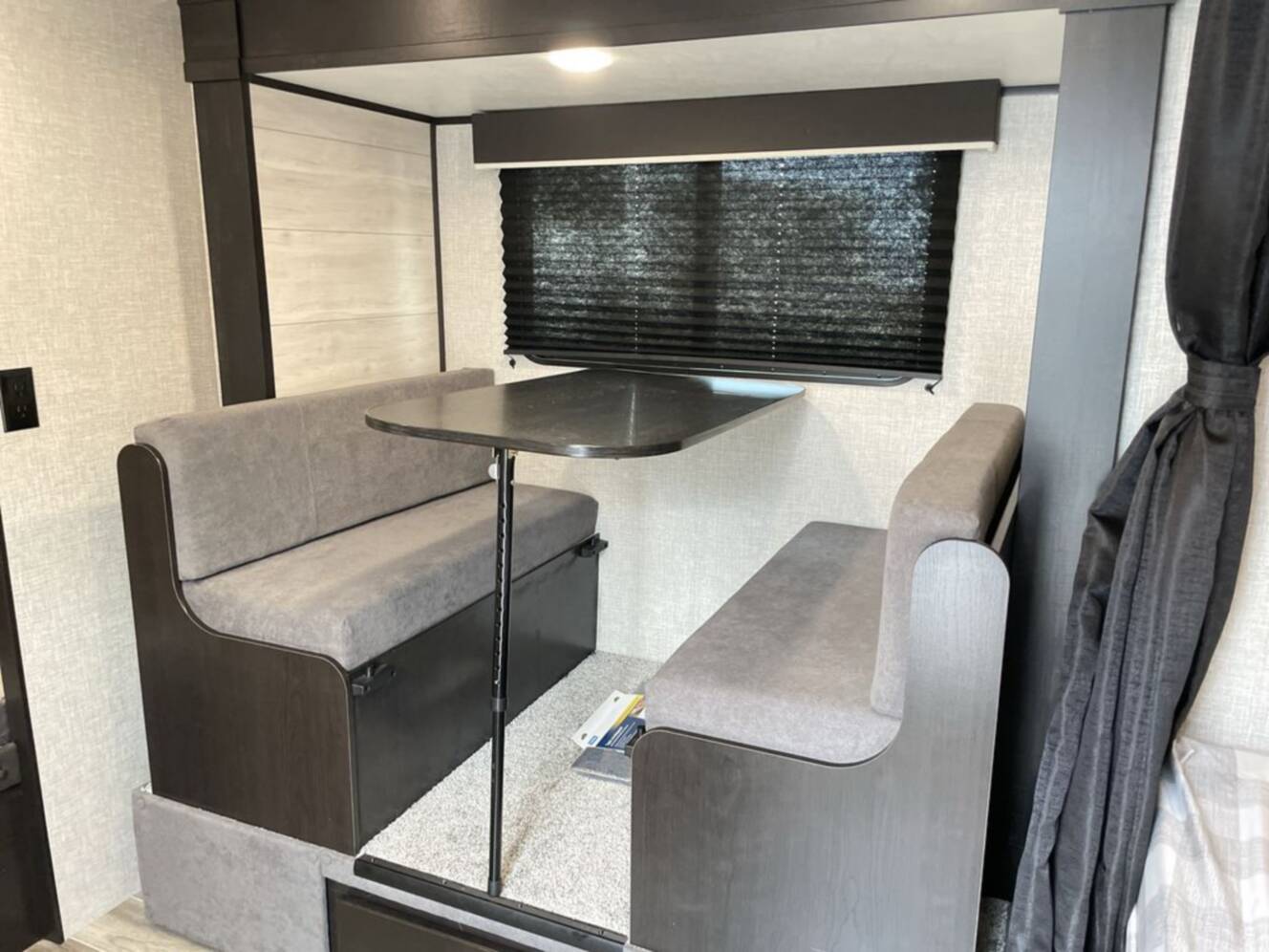 A photo of this 2022 Jayco Jay Flight SLX 184BS