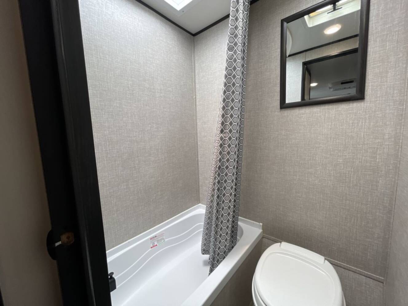 A photo of this 2022 Jayco Jay Flight SLX 184BS